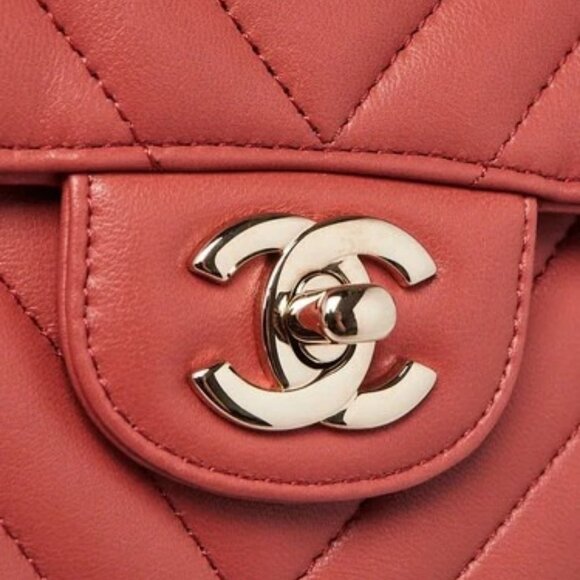 Chanel Rosewood Chevron Quilted Lambskin Leather Classic Medium Double Flap Bag - Picture 5 of 10